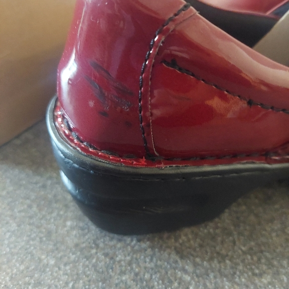 BOC SIZE 10 MED CLOGS - Picture 7 of 10